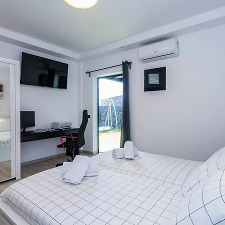 Great View - Luxury With Sea View Apartment *